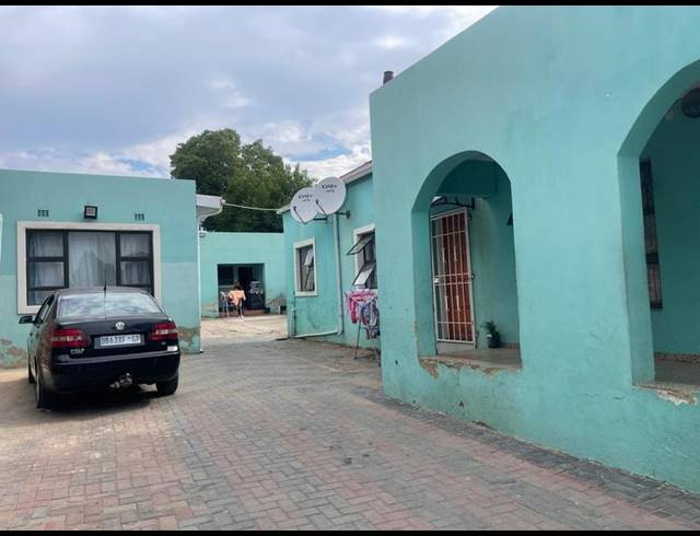 9 BEDROOM HOUSE FOR SALE IN TURFFONTEIN